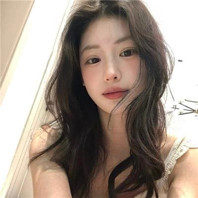 穿鞋子的贝壳马塞尔海报